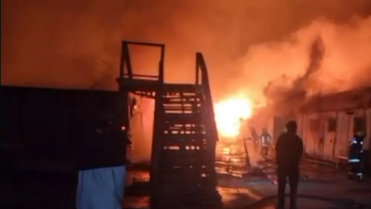 আফগানিস্তানের হাসপাতালে পাকিস্তানের হামলায় প্রায় ৪০০ জন নিহত